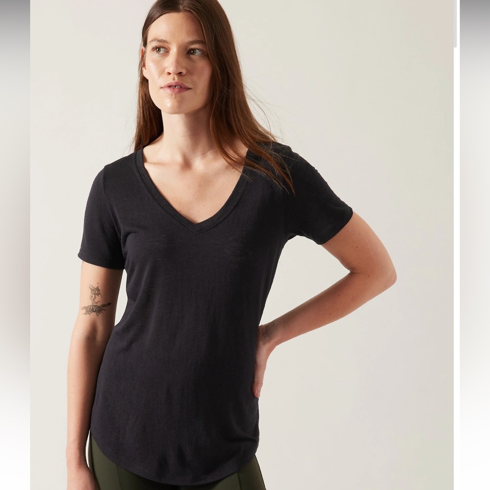 ATHLETA Breezy Scoop V Neck Tee, medium, black